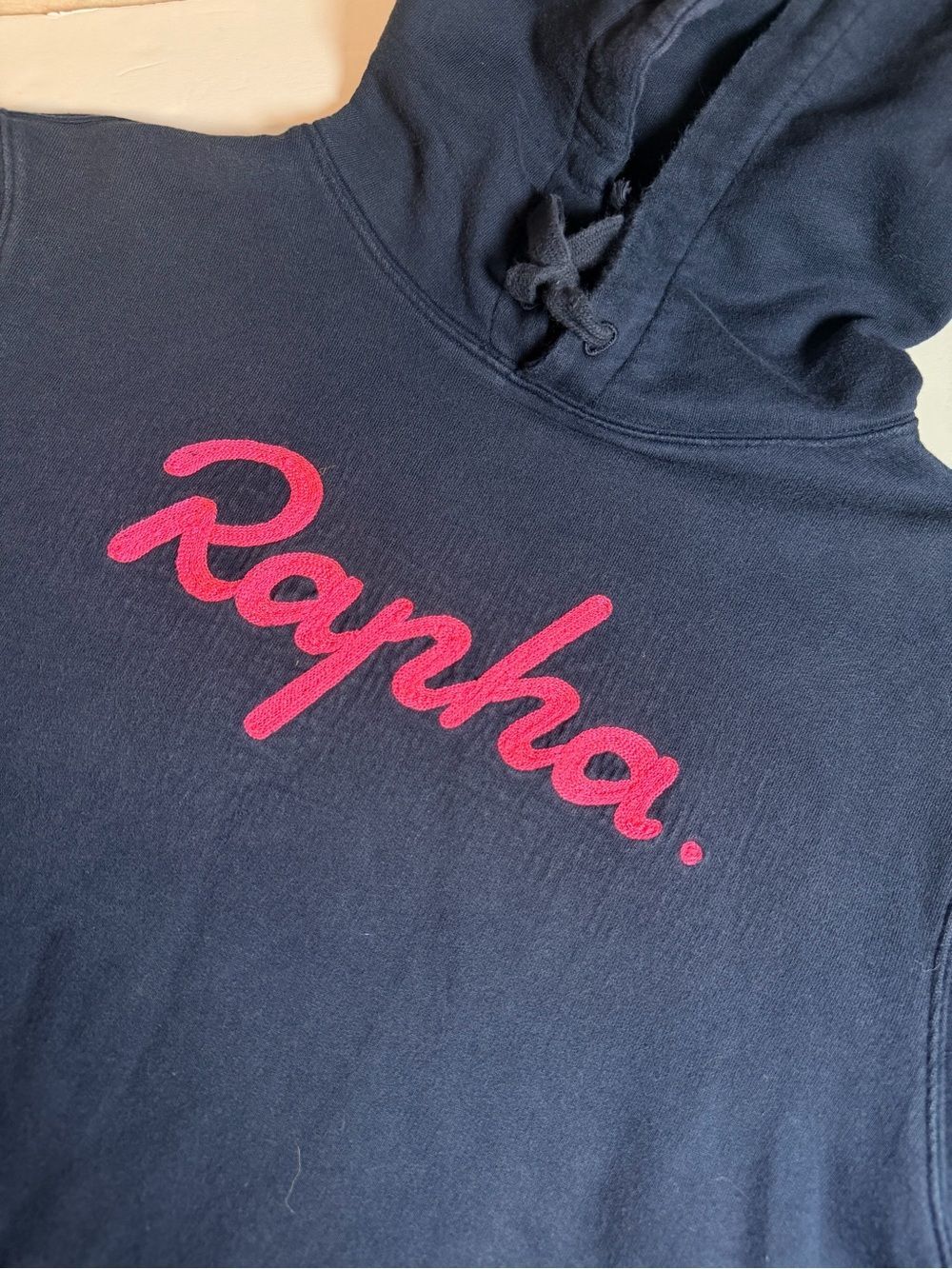 Rapha Mens Logo Pullover Hoodie Sweatshirt Large Navy Blue Pink Embroidered Logo